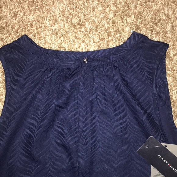 Tommy Hilfiger shirt new with tag size CD - Picture 3 of 4
